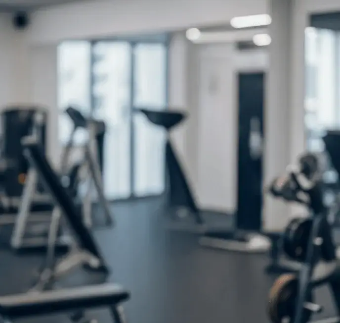 Foto borrada de uma academia